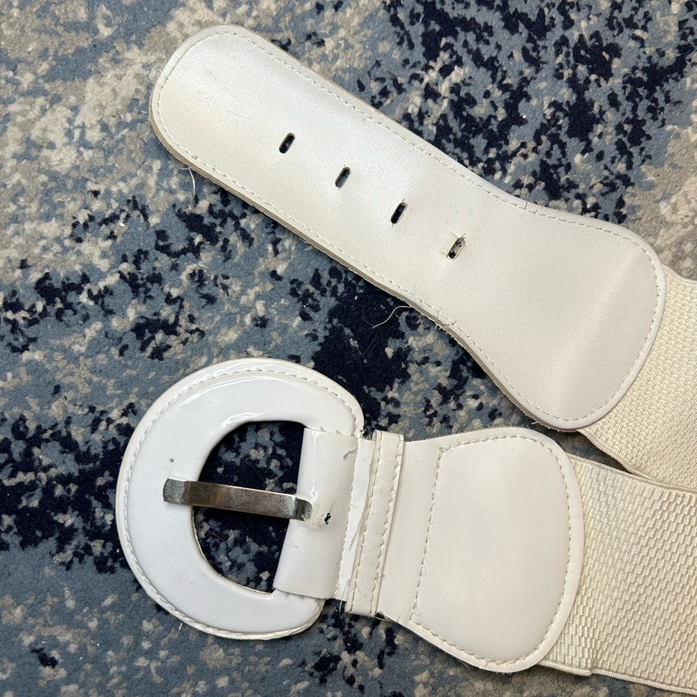 White stretchy belt with silver buckle
